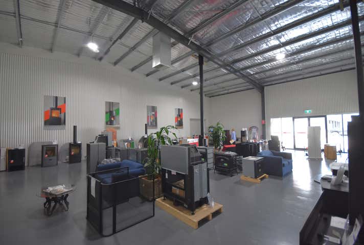 2/7 McKoy Street Wodonga VIC 3690 - Image 2