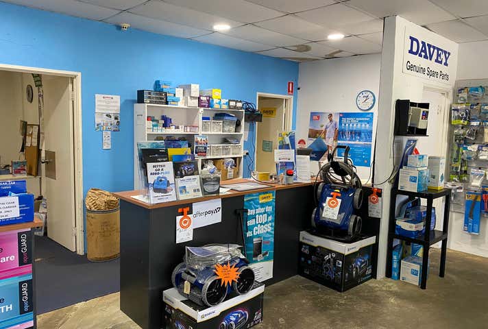 2/4 Leach Crescent Rockingham WA 6168 - Image 3