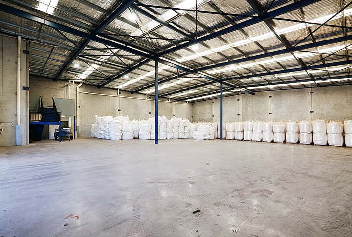 55 Mordaunt Circuit Canning Vale WA 6155 - Image 8