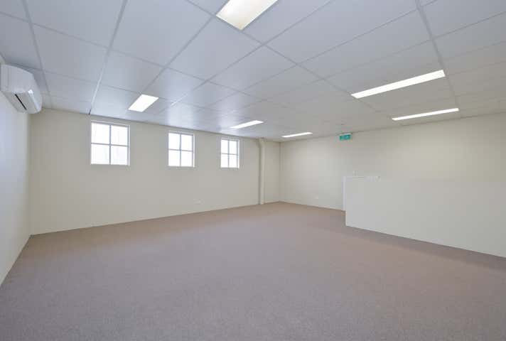 4,2-6 Tulloch Way Canning Vale WA 6155 - Image 12