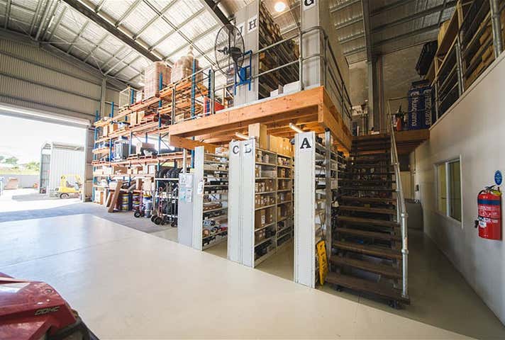 396 Yaamba Road Norman Gardens QLD 4701 - Image 8