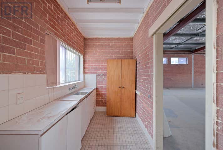 216 South Street White Gum Valley WA 6162 - Image 18