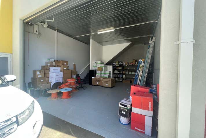 Unit 4, 19 Volcanic Loop Wangara WA 6065 - Image 4