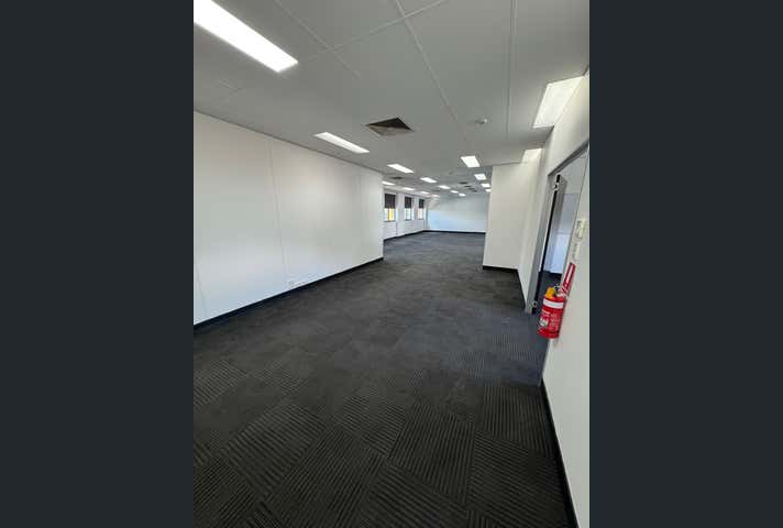 482 Kingsford Smith Drive Hamilton QLD 4007 - Image 13