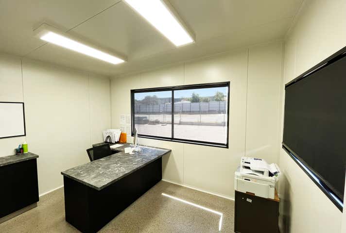 215 Elizabeth Avenue Clontarf QLD 4019 - Image 9