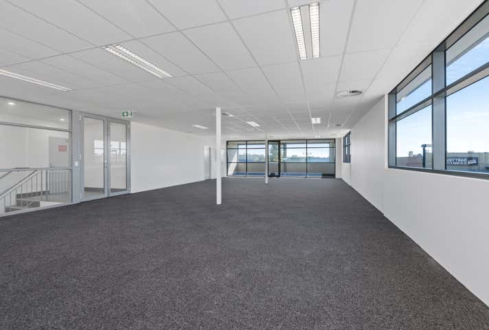 9/13 Hobsons Gate Currambine WA 6028 - Image 17