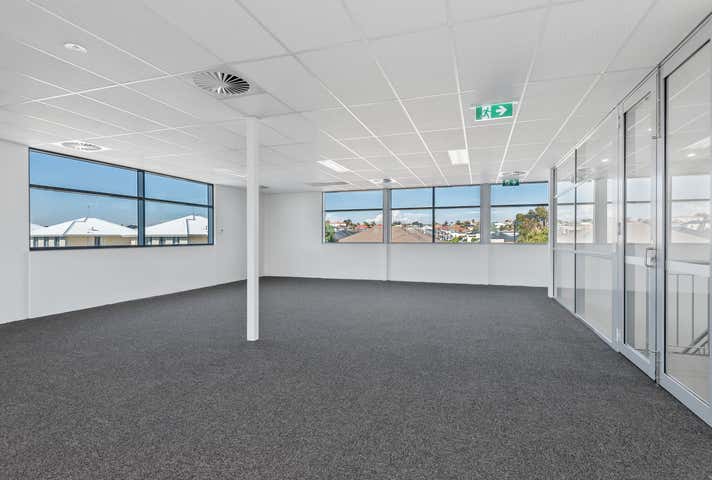 9/13 Hobsons Gate Currambine WA 6028 - Image 5