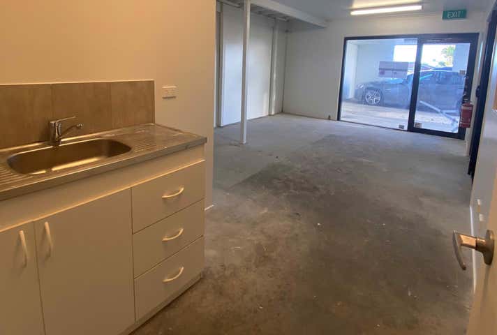 Unit 2, 40 Pacific Avenue Miami QLD 4220 - Image 3