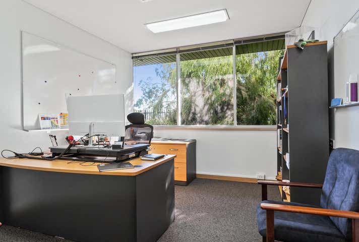 35 Peel Road O'Connor WA 6163 - Image 9