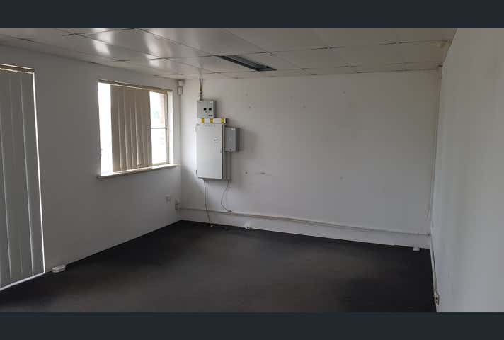 7/27 Crompton Road Rockingham WA 6168 - Image 4