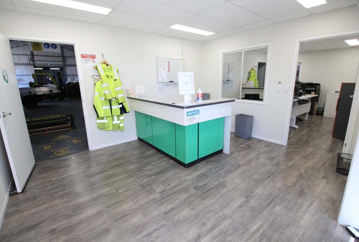 318-320 Anzac Avenue Harristown QLD 4350 - Image 3