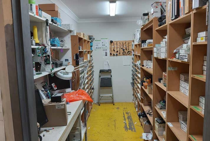 2/8 Pitt Way Booragoon WA 6154 - Image 11