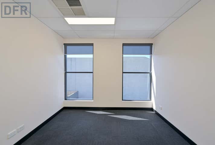 4/437 Yangebup Road Cockburn Central WA 6164 - Image 15