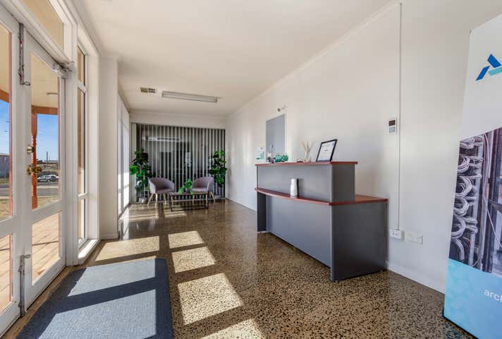 1/109 Breen Street Golden Square VIC 3555 - Image 3