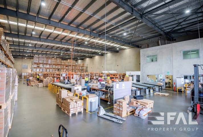 105 Corymbia Place Parkinson QLD 4115 - Image 2