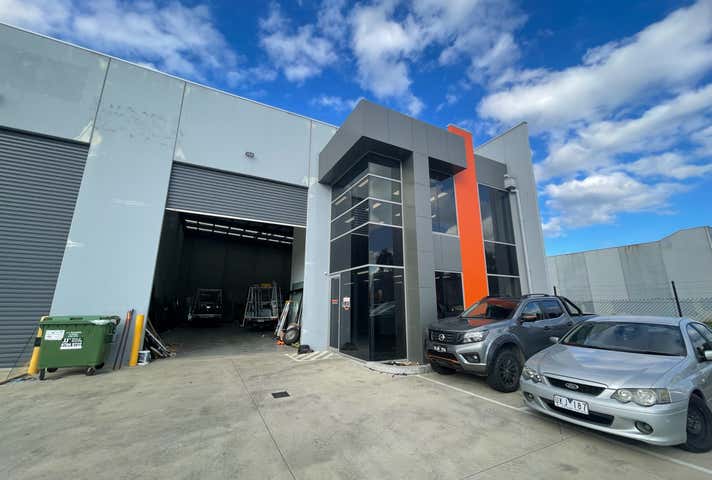 2/7 Morialta Road Cranbourne West VIC 3977 - Image 3