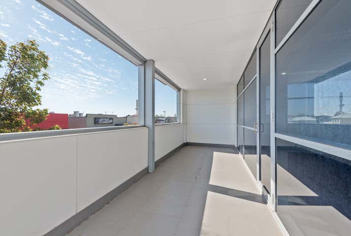 9/13 Hobsons Gate Currambine WA 6028 - Image 16