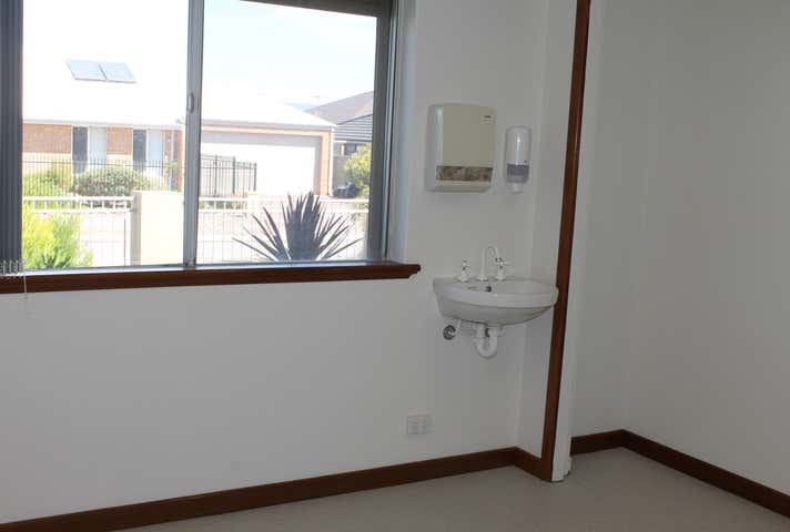 198 Lyon Road Aubin Grove WA 6164 - Image 7