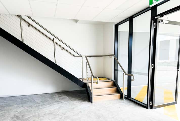 1 & 2/21 Camino Crescent Cranbourne West VIC 3977 - Image 9