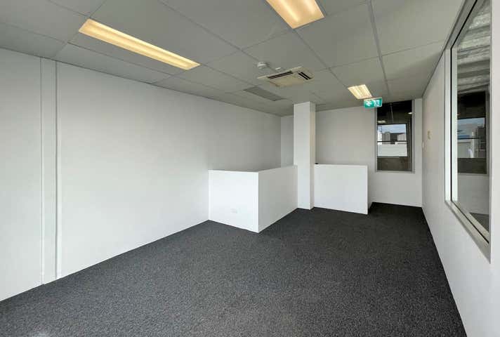 Unit 4, 17 Caloundra Road Clarkson WA 6030 - Image 8