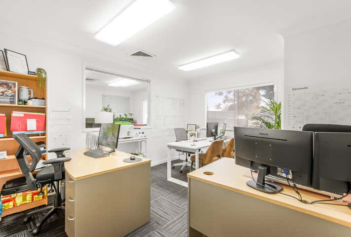 2 Kalimna Drive Broadbeach Waters QLD 4218 - Image 21