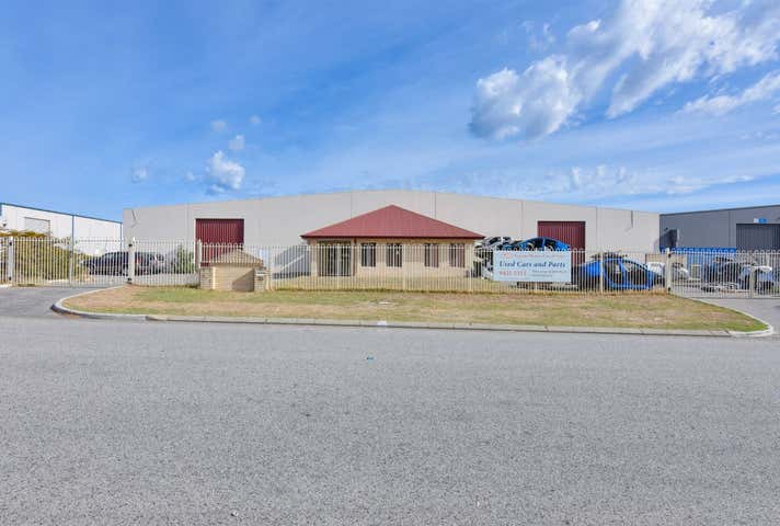 30 Tulloch Way Canning Vale WA 6155 - Image 2