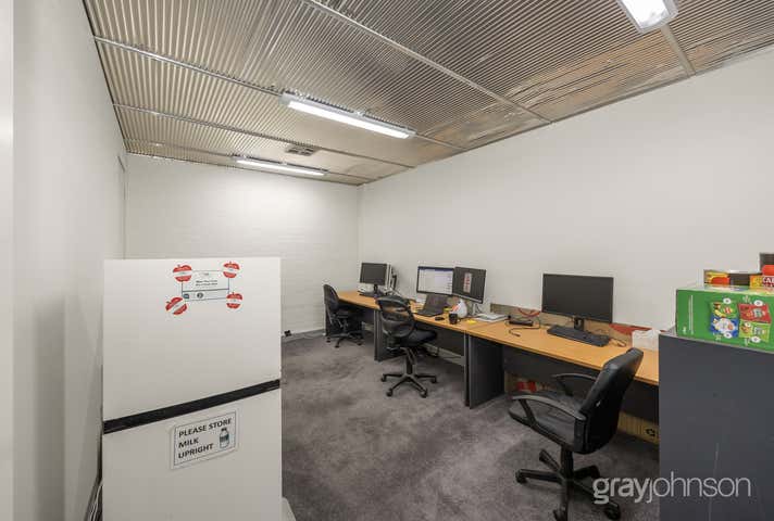 2/11 Beach Street Port Melbourne VIC 3207 - Image 13