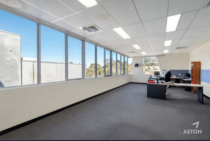 Level 1, 2/13 Candlebark Court Research VIC 3095 - Image 3