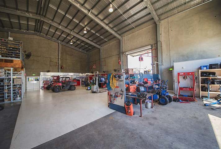 396 Yaamba Road Norman Gardens QLD 4701 - Image 10