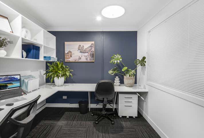 2 Kalimna Drive Broadbeach Waters QLD 4218 - Image 10