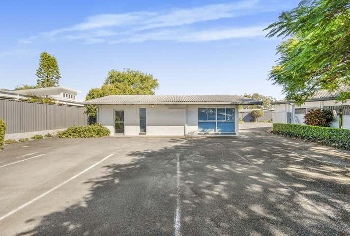 2 Kalimna Drive Broadbeach Waters QLD 4218 - Image 25