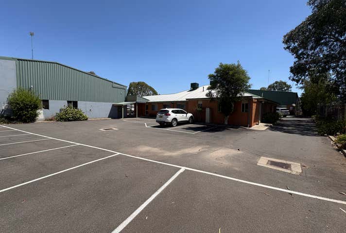 2 & 4/48 Conrad Place Lavington NSW 2641 - Image 15