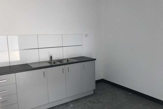 4/2 Brooke Court Melton VIC 3337 - Image 4