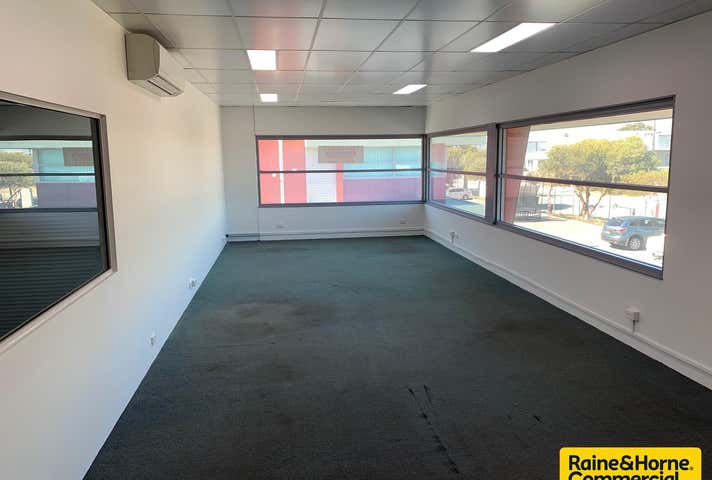 1/8 Hurley Street Canning Vale WA 6155 - Image 2