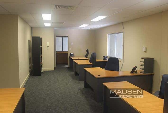 2/30 Walker Street Tennyson QLD 4105 - Image 4