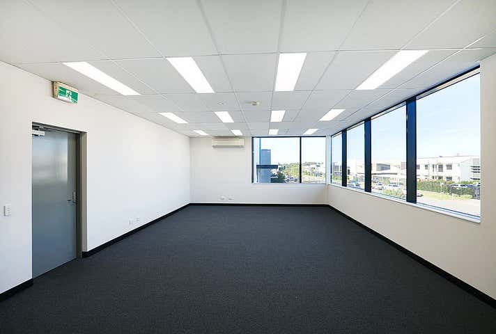 55 Mordaunt Circuit Canning Vale WA 6155 - Image 11