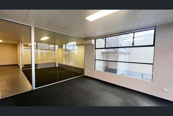 2/10 Renewable Chase Bibra Lake WA 6163 - Image 2