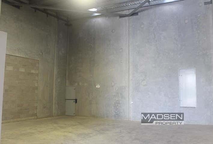 2/30 Walker Street Tennyson QLD 4105 - Image 3