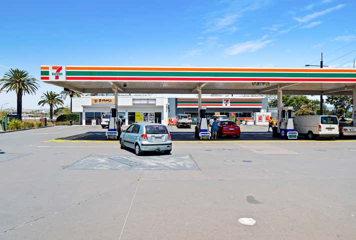 1a/1 Lakeview Boulevard Mermaid Waters QLD 4218 - Image 4