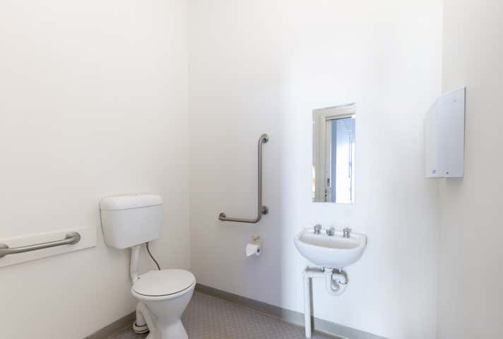 6 and 8, 92 Railway  Street South Altona VIC 3018 - Image 7