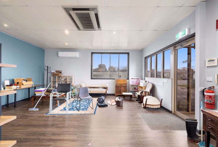 998 Norman Street Wendouree VIC 3355 - Image 11