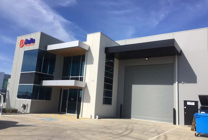 28 Remount Way Cranbourne West VIC 3977 - Image 4