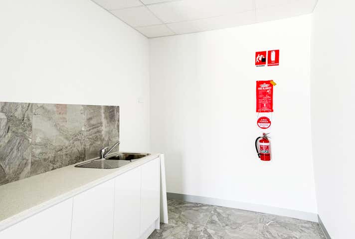 1 & 2/21 Camino Crescent Cranbourne West VIC 3977 - Image 11