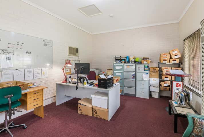 28 Sullivan Street Golden Square VIC 3555 - Image 2