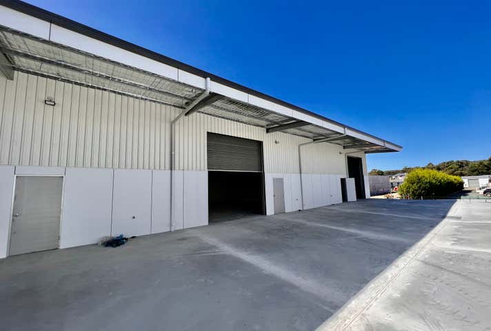 5/6 Marli Close Canadian VIC 3350 - Image 2