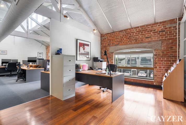 7/11 Beach Street Port Melbourne VIC 3207 - Image 2