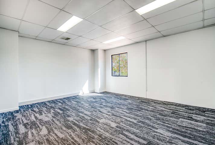 2/229 Junction Road Morningside QLD 4170 - Image 8