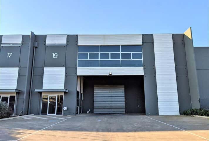 19 Paraweena Drive Truganina VIC 3029 - Image 2