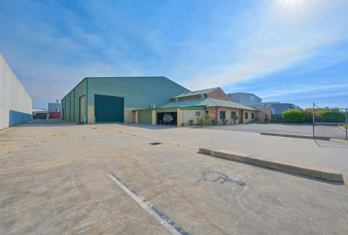 36 Cocos Drive Bibra Lake WA 6163 - Image 8