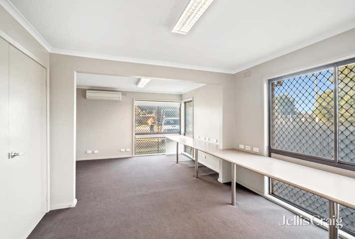102 Leawarra Crescent Delacombe VIC 3356 - Image 5
